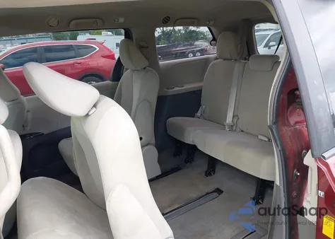 2014 Toyota Sienna L V6 7 Passenger z USA, uszkodzony, nr VIN 5TDZK3DC4ES406178